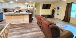 4 Bedroom Home with Large Family Room, Huge Fenced Yard, Workshop & Pool Gallery 9
