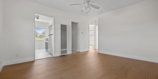 2528 1/2 Military Ave Gallery 10