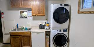 1940 Larkspur Drive Furnished Basement Apartment 1940 Larkspur Drive Furnished Basement Apartment Gallery 5