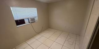 FORT MYERS ** 2 BED-1 BATH UNFURNISHED FIRST FLOOR APARTMENT AVAILABLE FOR A LONG-TERM TENANT ** PET FRIENDLY ** Gallery 8