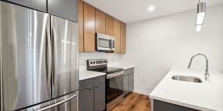 Graduate Pointe Gallery 85