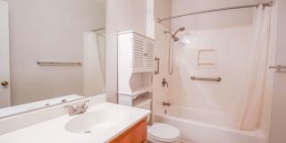 Richmond Marina Bay Condo In Gated Community Gallery 17