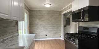 LIMITED TIME SPECIAL 1ST MONTH RENT FREE - 3 Bedroom Single Family Home in Elkhart! Gallery 1