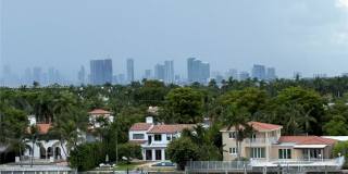 5900 Collins Avenue Gallery 2