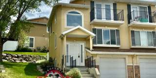 Great 2 Bd 2.5 Bath Townhome in Sandy Gallery 1