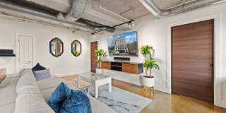 Fully Furnished Designer Loft with Parking & Monument Views! Gallery 7