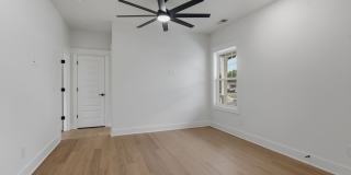 Spacious 5-Bedroom with Fenced Yard & Modern Amenities Gallery 14