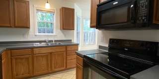 Adorable 3 Bedroom 3 Bath in Preston Green Gallery 11