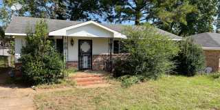 3 Bedroom, 1 Bathroom. Available March! Gallery 1