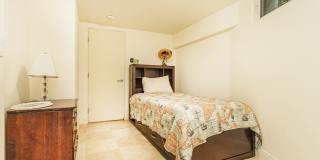 Exquisite Waterfront Gem. Gallery 48