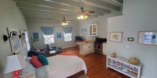 226 NE 1st Avenue unit: Key Lime Suite Gallery 19