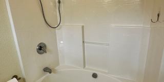 Spacious and bright 2 bed 2.5 bath Townhouse Gallery 15