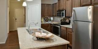 Hall Creek at Arlington Apartment Gallery 3