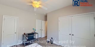 Beautiful 3 BD/2 BA End Unit Townhome in Leland Gallery 13