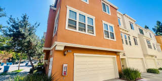 Beautiful 3 Bed 2.5 Bath Santa Clara Townhome. 2 Car Garage Gallery 1