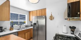 Charming 2 Bed 1 bath "fully furnished monthly rental" in La Jolla Village. Gallery 23