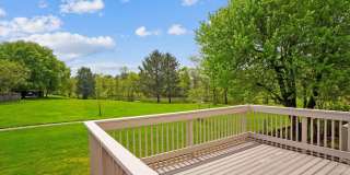 Updated 4 level TH w/ 2 FB & 2 "1/2" baths + One car garage! Gallery 21