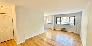 Spacious One Bedroom Condo In the Heart of Dupont - 17th/New Hampshire. Gallery 3