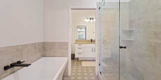 Fully Furnished 4-Bedroom Tetherow Home | Hot Tub + Home Services Included Gallery 7