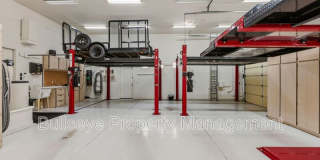 1527 E. Villa Maria Dr. Gallery 25