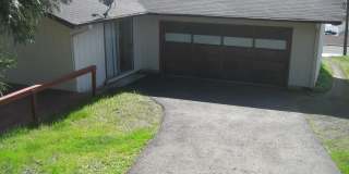 ~Centrally Located 3 Bedroom Home~ Gallery 4