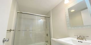 Charming 2 Bedroom- No Broker Fee Gallery 7
