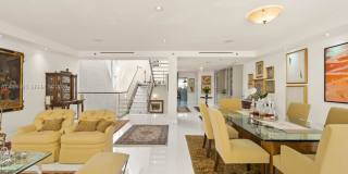 1000 Venetian Way Gallery 19