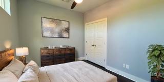 Great, modern 2 bedroom 2.5 bath available in South Austin! Gallery 33