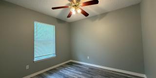 Cottage Style Home in Savannah Trace Gallery 11