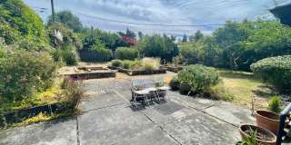 Charming  home on quiet street, great location Gallery 8