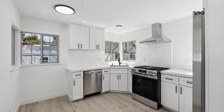 Stunning Luxury 2BR with Wraparound Deck in Downtown Palo Alto Gallery 9