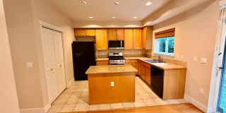 Spacious 2 Bed 2.5 Bath Lakemont Townhome with Greenbelt Views. Gallery 9