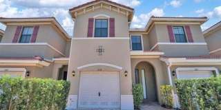 Beautiful Townhouse 3 -2.5 baths Gallery 1