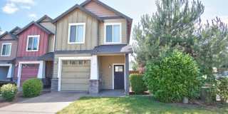 Excellent Location ! Nice Townhome with large fenced backyard. Close to shops, Walkscore is 70 ! Gallery 1