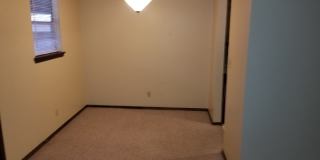 quiet complex, 1200 sq feet , walk in closet second floor Gallery 5