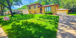4 Bedroom Split-Level Home for Rent in Urbandale – 2 Living Areas & Private Backyard! Gallery 1