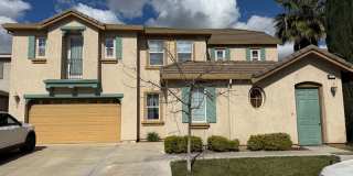 Excellent condition, great floor plan, Formal living room and dining room. Hugh kitchen and family room combo. Gallery 1