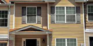 3-Bedroom, 2.5 Bath Townhome for Rent in Decatur, GA | Freshly painted  & Modern Kitchen Gallery 1