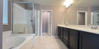 Beautifully upgraded house in Summerlin Gallery 26