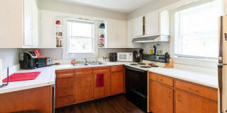 PRELEASING for AUGUST! Close to Campus: Dishwasher and Washer/Dryer Included Gallery 1