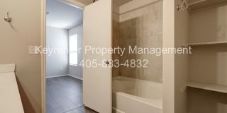 Beautiful 3-Bedroom Home with Easy Access to I-35 & I-240 Gallery 19