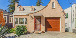 Spacious 2-Bedroom with Formal Living & Dining Rooms, Parking & Shared Backyard Gallery 1