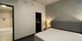 Awesome 1BR Loft Style Condo Overlooking Midtown! Gallery 18
