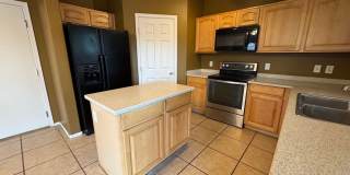 Stylish 3-Bed Home with Loft & Low-Maintenance Backyard in Phoenix Gallery 6