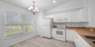 Spacious 3 bedroom 2 bathroom home in Lehigh Acres - New flooring! Gallery 9