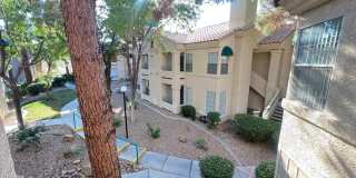 Charming 1 Bedroom Condo with Detached 1 Car Garage! Gallery 1