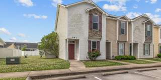 2 Bed 2.5 Bath Townhome Gallery 1