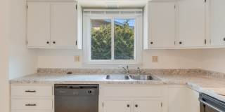 2 bedroom 1 bathroom duplex-Available JUNE 2026 Gallery 1