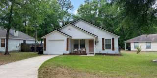 Fully Updated “Cottage” Home Near Colleges, Airport & Coastal Getaways Gallery 1