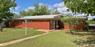 AVAILABLE 5/7/26! 4 Bed, 2 Bath, corner lot home with a large living area Gallery 1